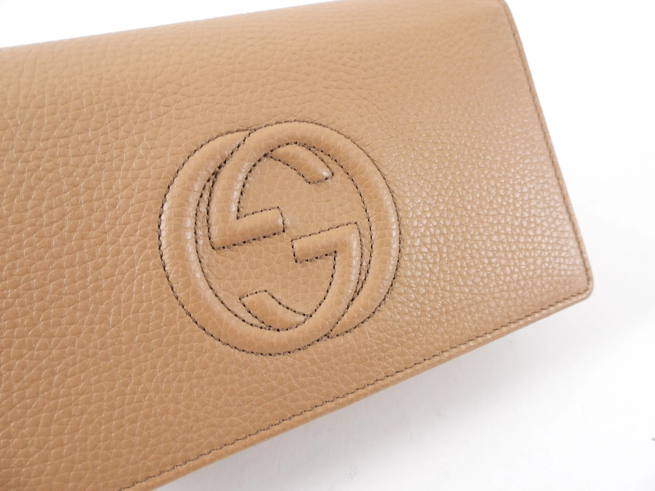 Gucci GG Soho Disco Beige Grained Calfskin Leather Wallet on Chain Clutch