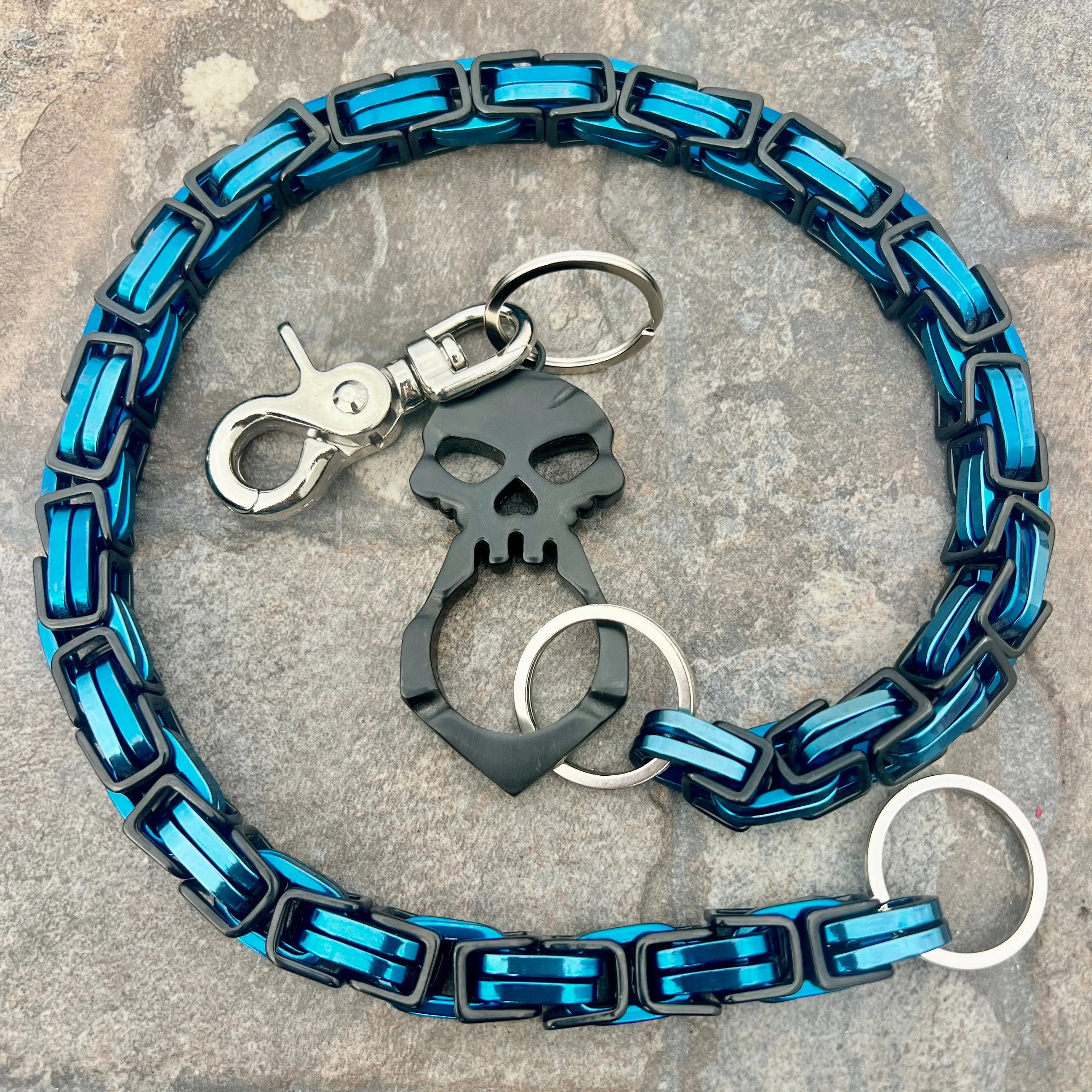 One Finger Ring Black Wallet Chain - Black & Blue Daytona Road King - WC045RK